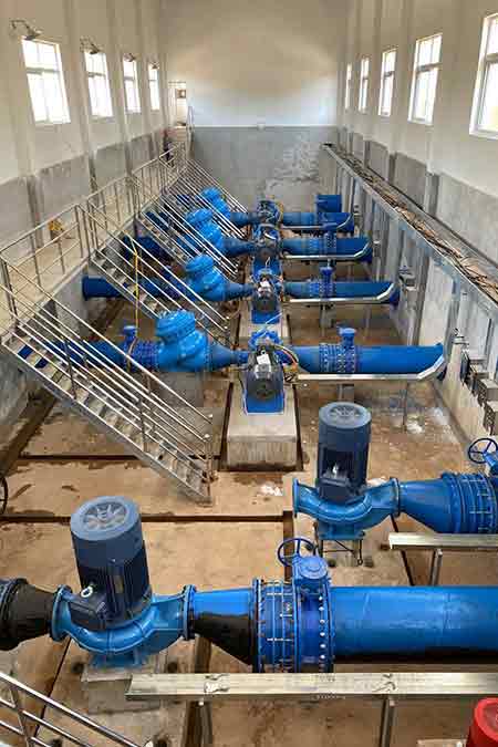 KPS系列單級雙吸離心泵在江西會昌潤泉10萬噸縣城供水使用現(xiàn)場